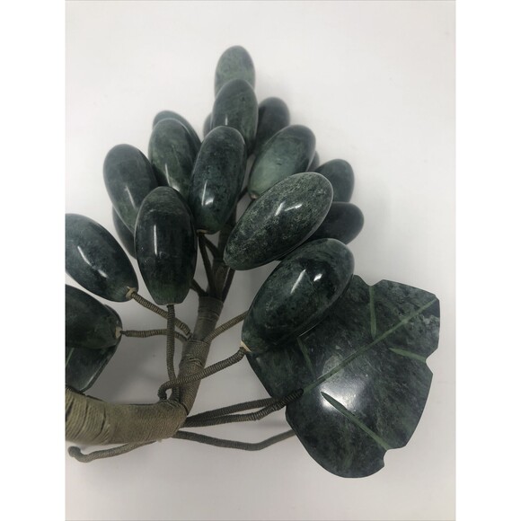 Vintage Chinese Jade Carved Grapes 20th Century - Picture 5 of 11